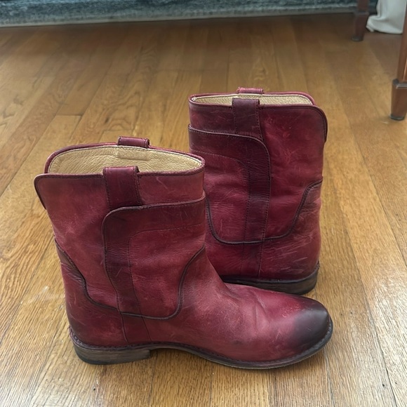 FRYE - Picture 1 of 5